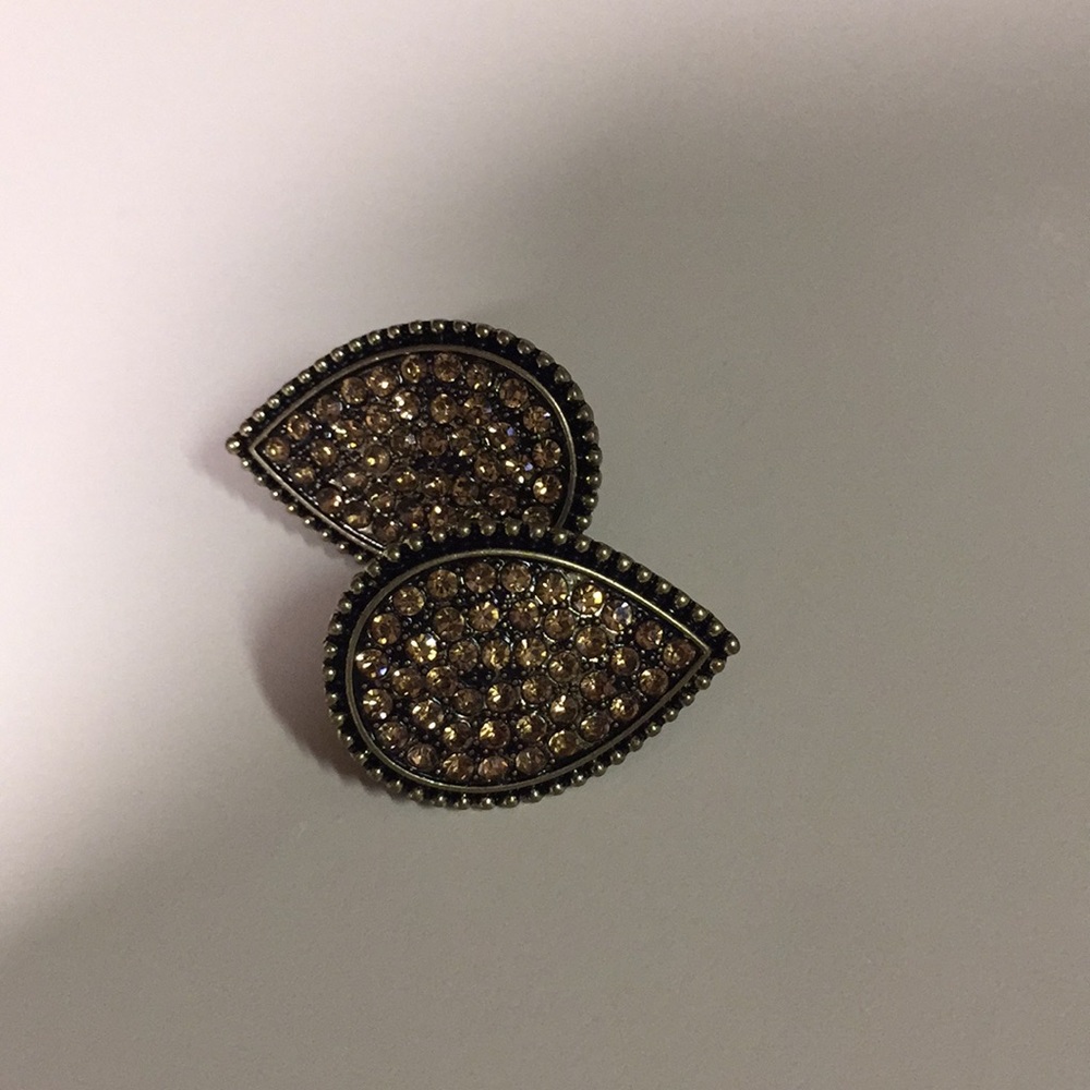 Bronze toned CLIP ON earrings
Lead and Nickel free